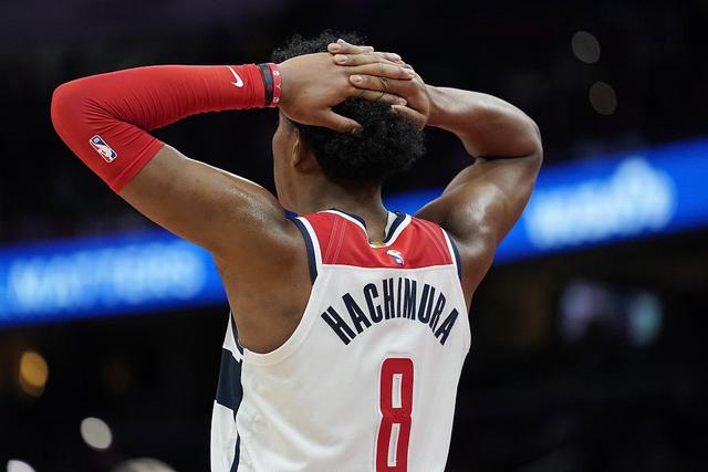 巴特勒复出热火负掘金 武切维奇40分公牛4连败